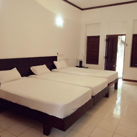 Welcombe Hotel Trincomalee Buitenkant foto