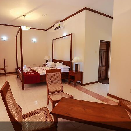 Welcombe Hotel Trincomalee Buitenkant foto