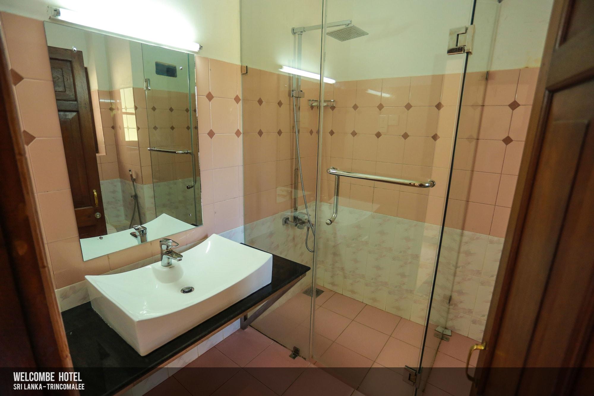Welcombe Hotel Trincomalee Buitenkant foto