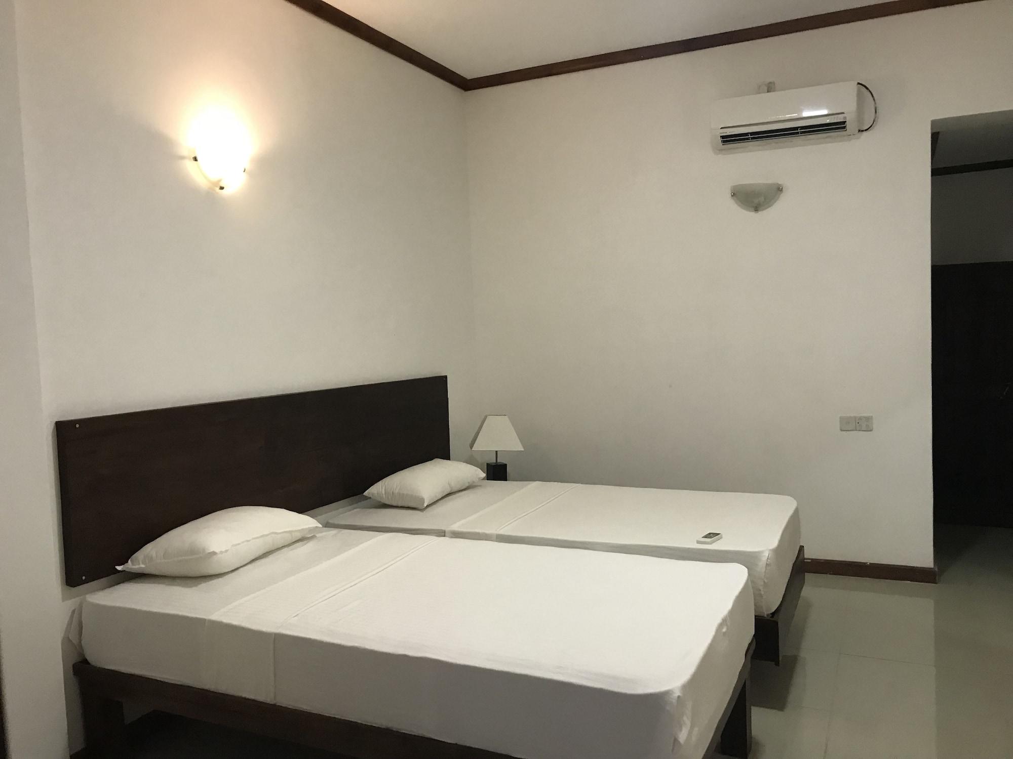 Welcombe Hotel Trincomalee Buitenkant foto