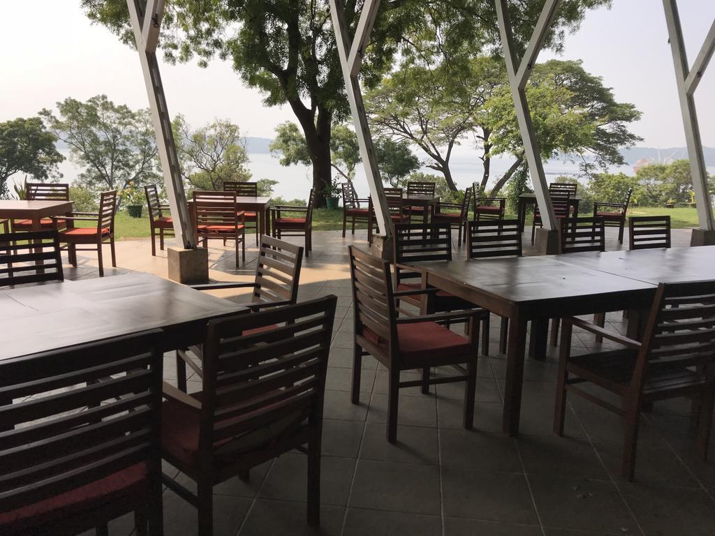 Welcombe Hotel Trincomalee Buitenkant foto