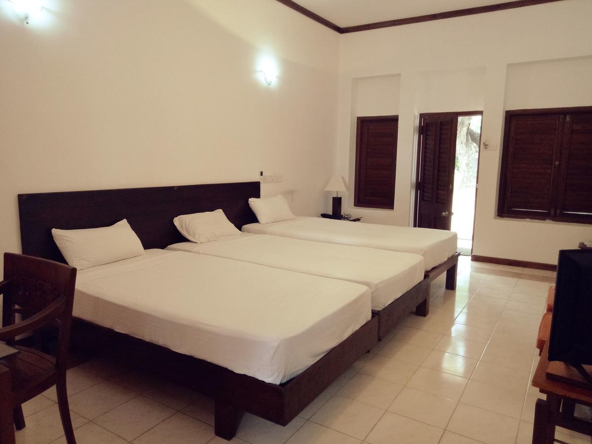 Welcombe Hotel Trincomalee Buitenkant foto