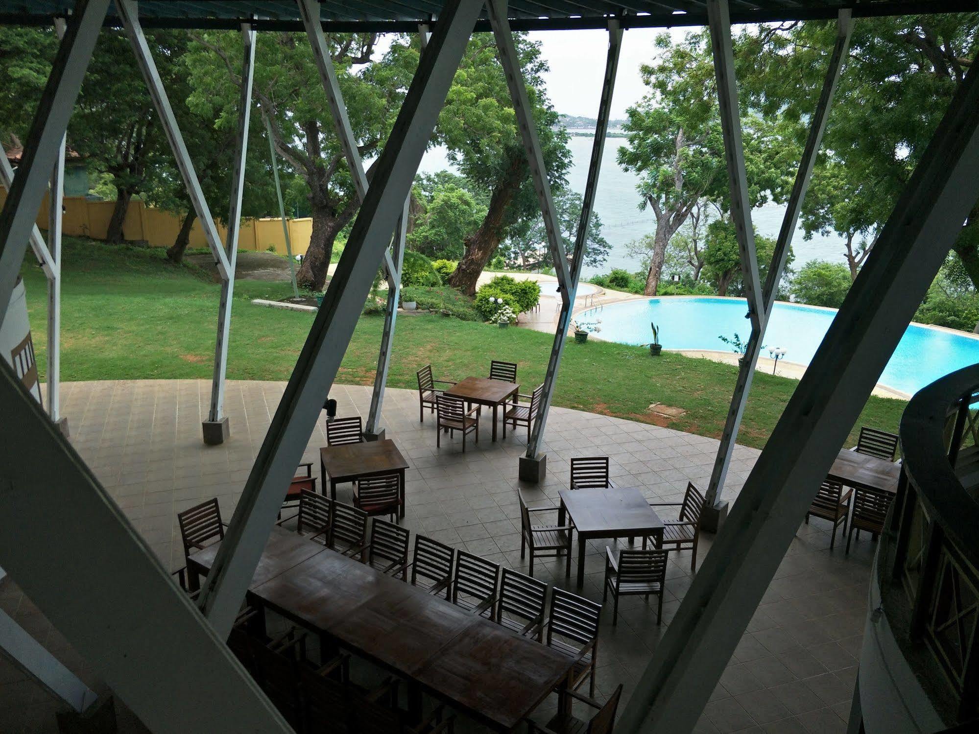 Welcombe Hotel Trincomalee Buitenkant foto