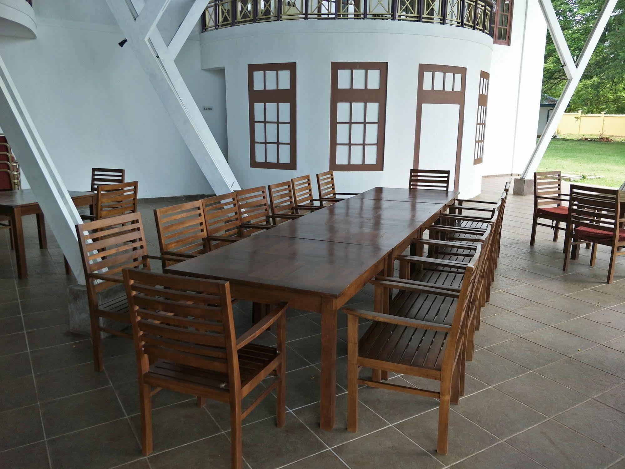 Welcombe Hotel Trincomalee Buitenkant foto